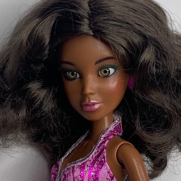 Alexis LIV Doll - Picture 2 of 8